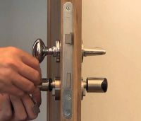 Dịch vụ sửa chữa đồ gỗ - Thay phụ kiện, khoá cửa, bản lề... tại nhà với chất lượng tốt nhất, mức giá thấp nhất